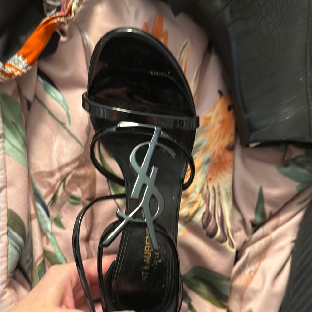 Yves Saint Laurent Black Heels Sleek Modern Design